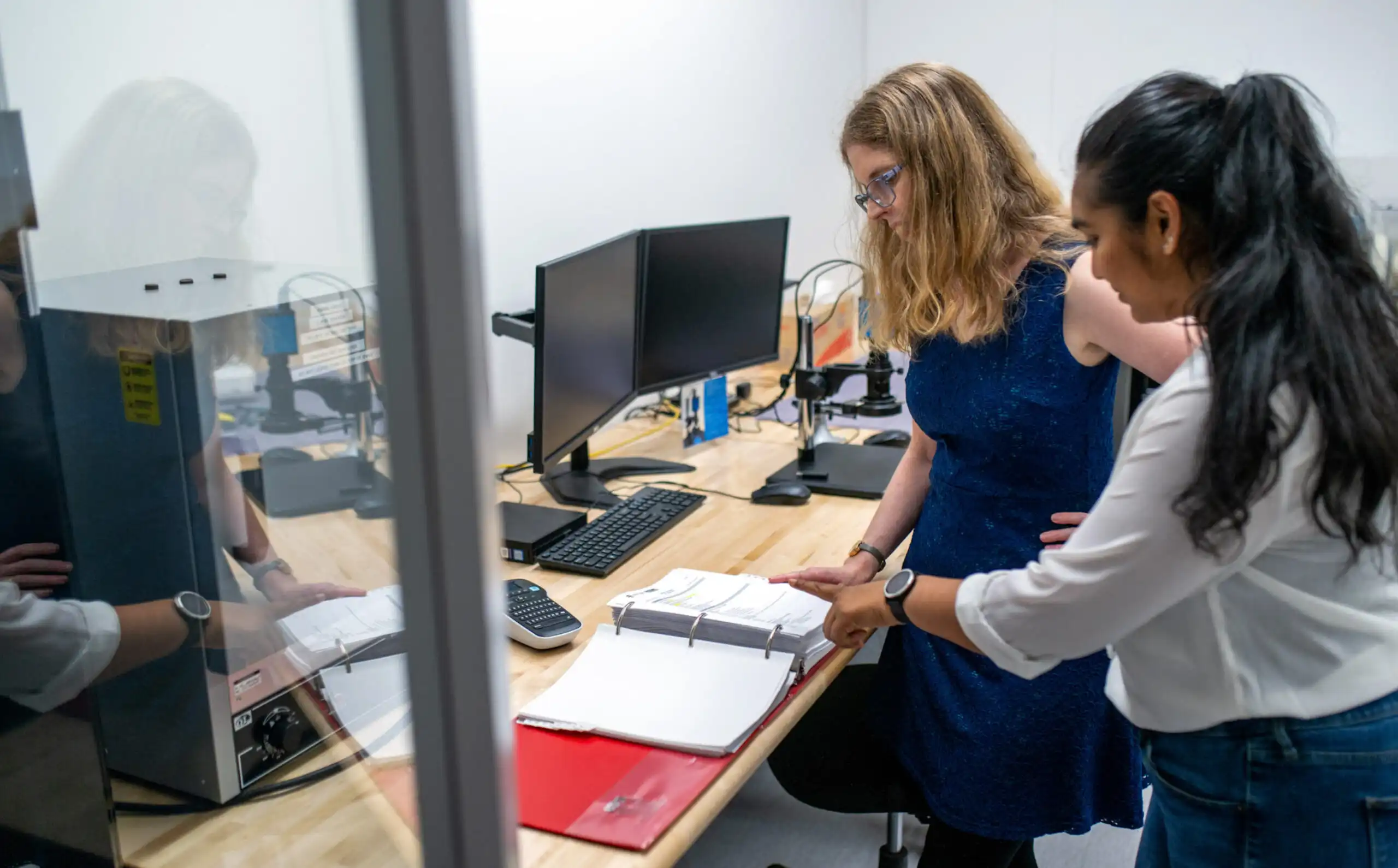 Two members of the Medical device regulatory consulting team in discussion