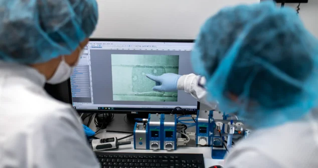 Human factors and operational controls in a medical device cleanroom